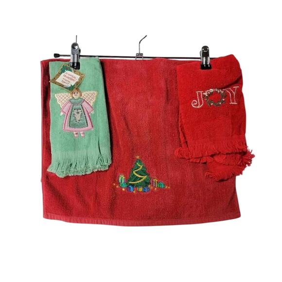 Vintage Christmas Embroidered Guest Towels Holiday Tree Angel red Set of 3 - Picture 1 of 3